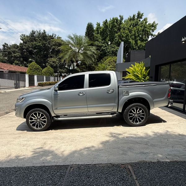 Toyota Hilux - 2015 - imagen secundaria 1