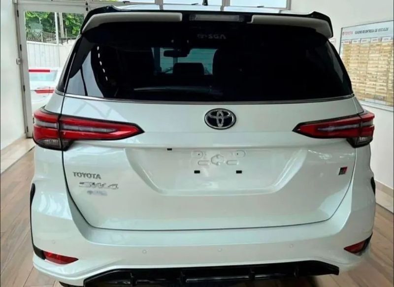 Toyota Fortuner GR 2026 - imagen secundaria 1