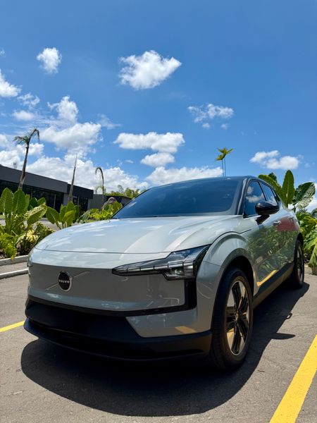 Volvo EX30 Core 2025  51 kWh  Impecable - Único Dueo - imagen secundaria 1