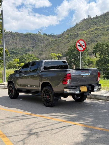 TOYOTA HILUX  2020  2.8 DIESEL AUT  BLINDAJE 2 - imagen secundaria 1