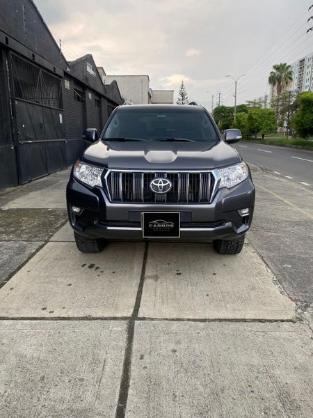 Toyota Prado 3.0 diesel - imagen secundaria 1