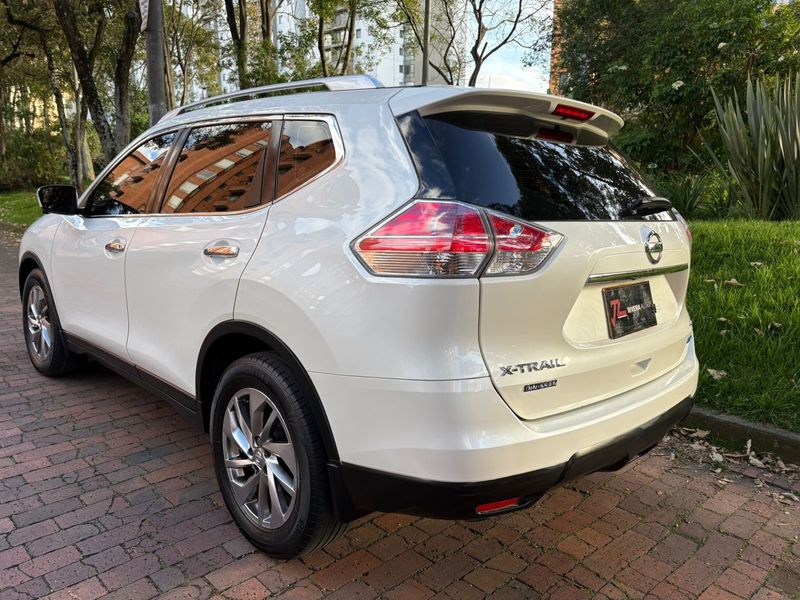 Nissan X-trail Exclusive  4X4 - imagen secundaria 2