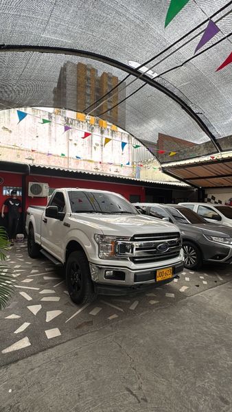 FORD F-150 xlt - imagen secundaria 1