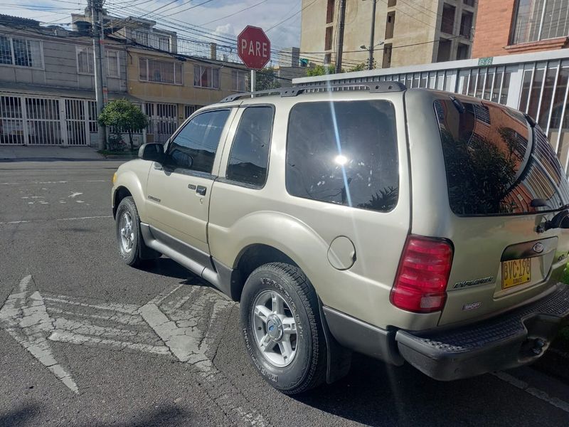Ford Explorer Sport 2001 - imagen secundaria 2