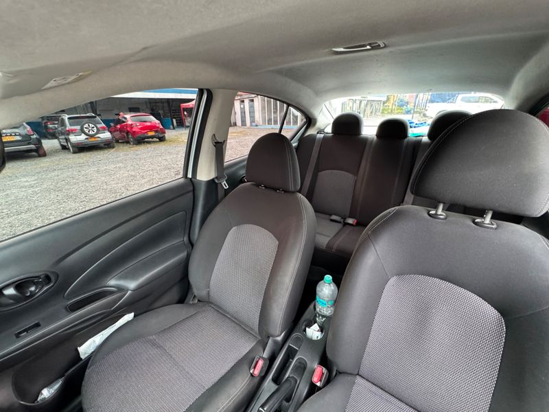 Nissan Versa 2020 Automático - imagen secundaria 1