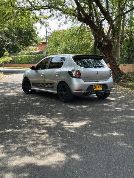 RENAULT SANDERO RS 2017 - imagen secundaria 2