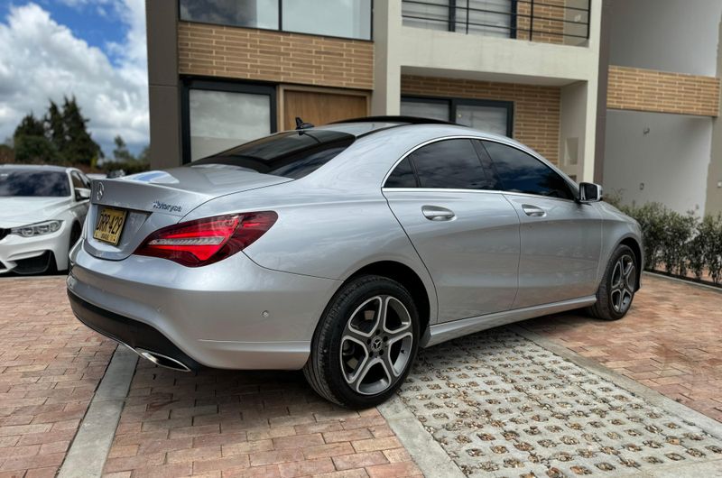 Mercedes Benz cla 180 2018 full equipo - imagen secundaria 2