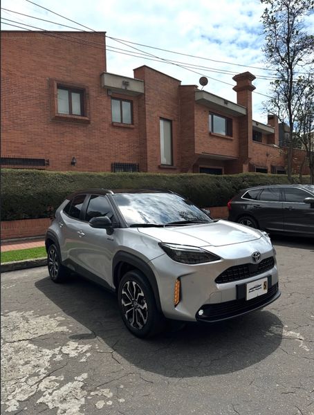Toyota Yaris Cross XLS Híbrida - imagen secundaria 2