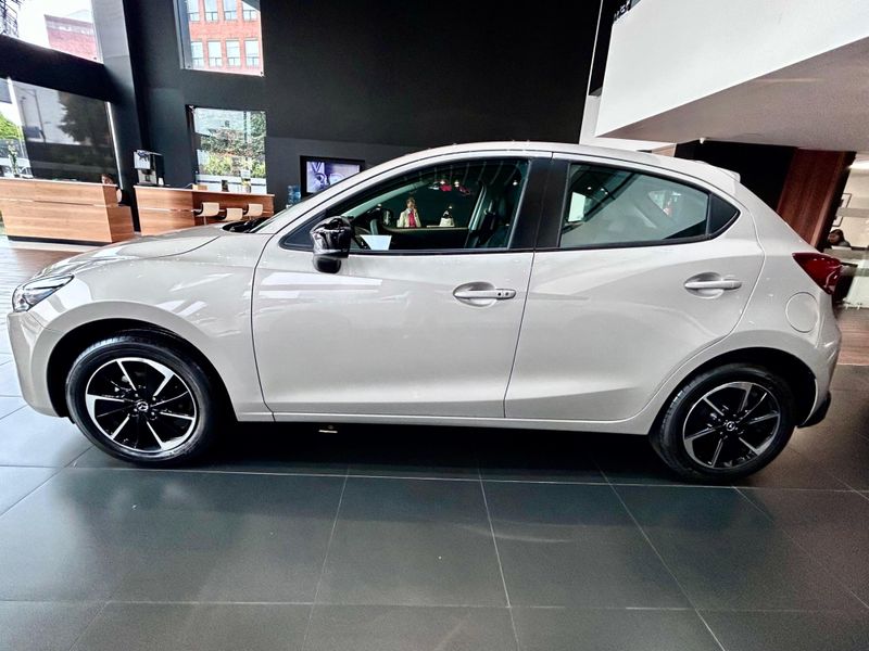 Mazda 2 Sport Grand Touring LX Carbon Edition Modelo 2027 - imagen secundaria 2