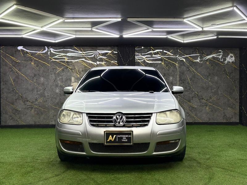 VOLKSWAGEN JETTA TRENDLINE 2010 - imagen secundaria 1