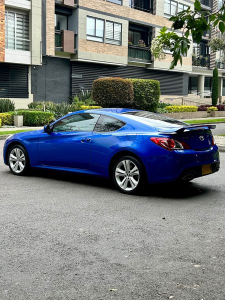 Hyundai Génesis 2.0T MT - imagen secundaria 2