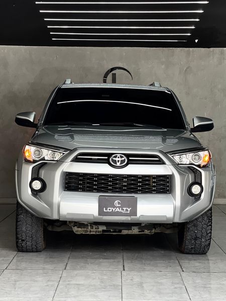 Toyota 4 Runner Sr5 - imagen secundaria 2