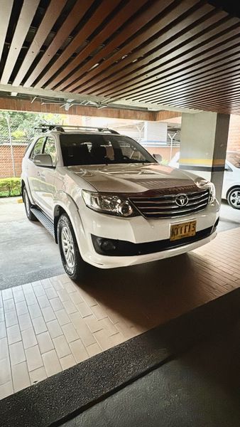 TOYOTA FORTUNER URBANA 4x2 gasolina - imagen secundaria 1