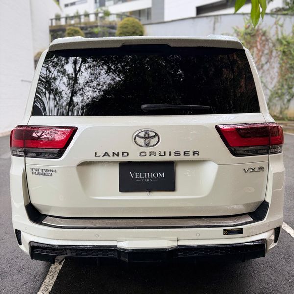 TOYOTA LAND CRUISER LC300 VXR - imagen secundaria 2