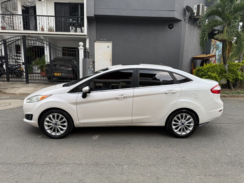 Ford Fiesta Titanium 2017 - imagen secundaria 2