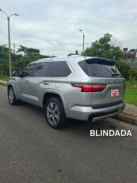 Toyota Sequoia 3.5 Hibrida Blindada - imagen secundaria 2