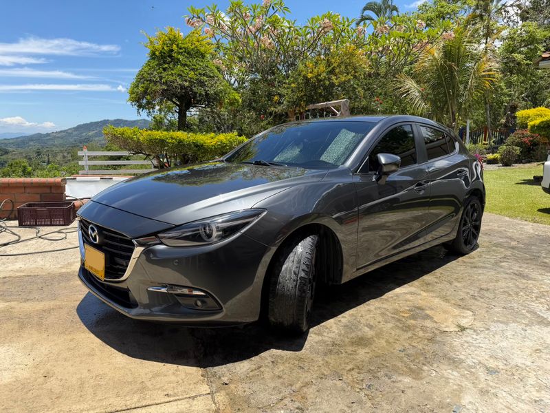 Mazda 3 Sport Grand Touring 2019 - imagen secundaria 2