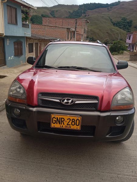 Hyundai Tucson GL 2010 - imagen 1