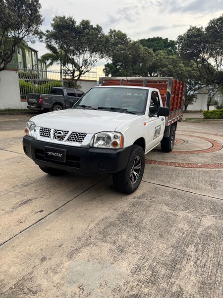 Nissan np300 Frontier Estacas 2015 - imagen secundaria 2
