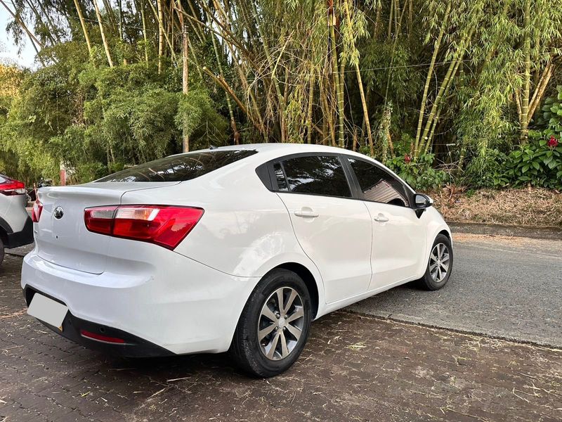 Kia Rio UB EX - imagen secundaria 2