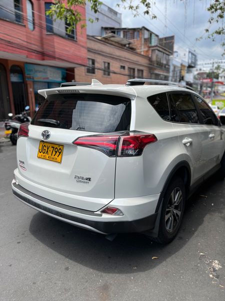 Toyota Rav4 Street 2018 Excelente estado - imagen secundaria 2