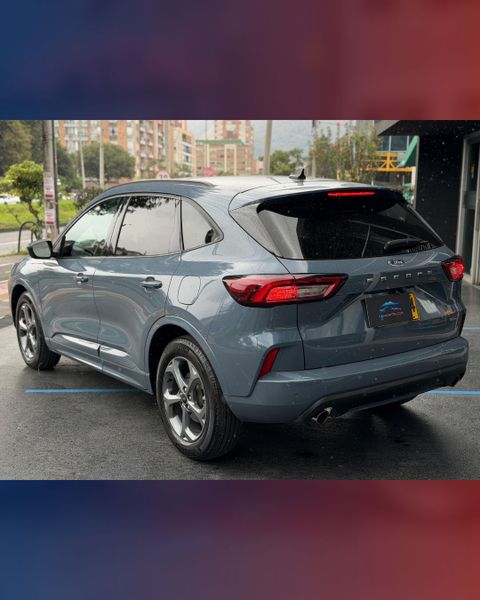 Ford Escape 2.5 St-Line Select Awd Ecvt Hibrida - imagen secundaria 2