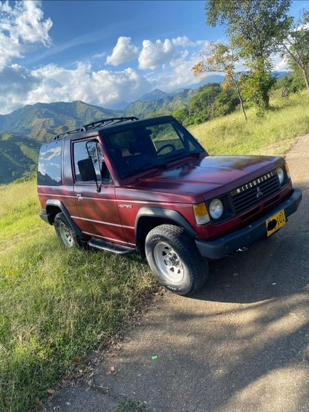 HERMOSO MITSUBISHI MONTERO - imagen secundaria 2