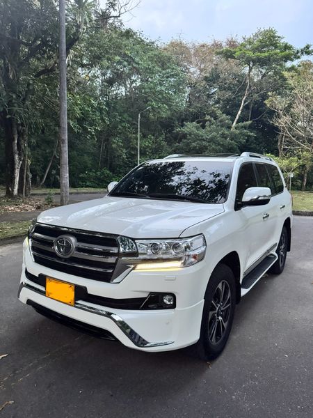 Toyota Land Cruiser 200 Sahara Lc200 - imagen secundaria 2