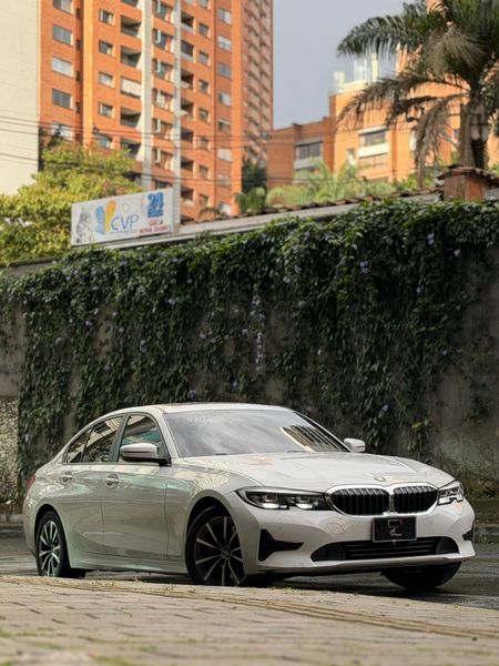BMW 330e F30 LCI Iperfomance - imagen secundaria 2