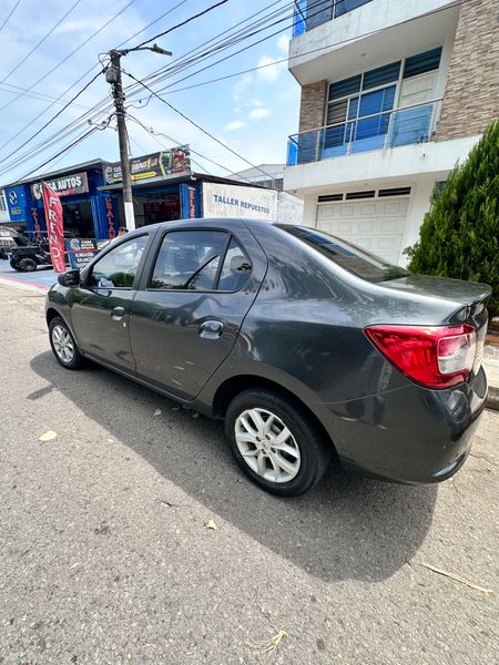 Renault Logan Privilege 2017 - imagen secundaria 2