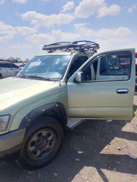 Toyota Hilux Rider plus  2005 MT - imagen secundaria 2