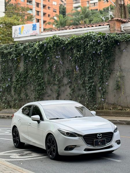 Mazda 3 Touring 2.0cc - imagen secundaria 1
