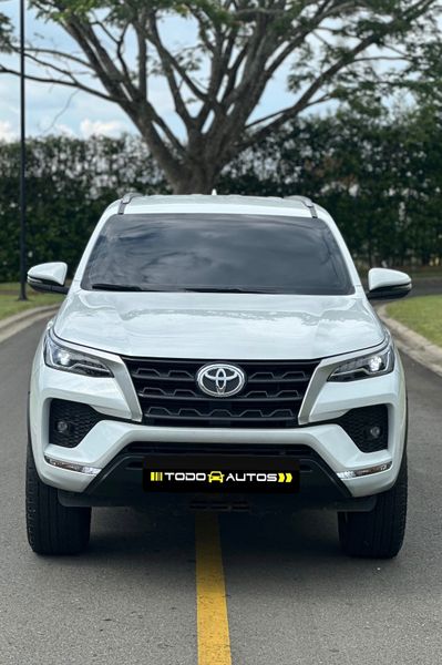 TOYOTA FORTUNER SR 4x2 2025 - imagen 1