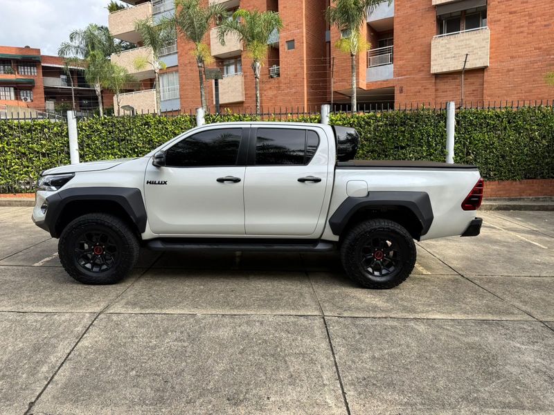 TOYOTA HILUX SRX 2022 BLINDADA DIÉSEL - imagen secundaria 2