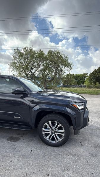 Toyota 4Runner Limited Híbrido - imagen secundaria 2