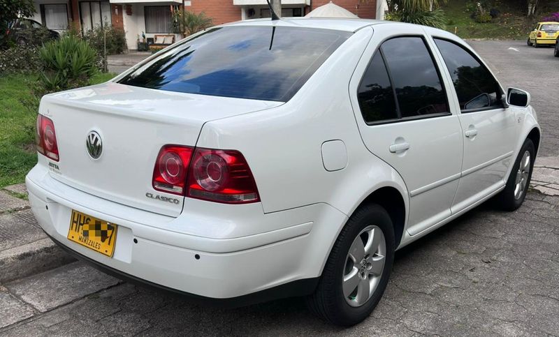 VOLKSWAGEN JETTA 2015 - imagen secundaria 1