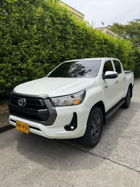 Toyota hilux 2021 diésel Aut - imagen secundaria 1