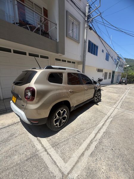 Renault Duster 1.3 T 4X4 Modelo 2022 - imagen secundaria 2