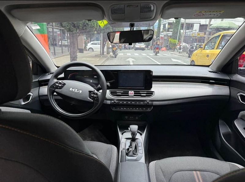 Kia K3 Vibrant 2026 - imagen secundaria 1