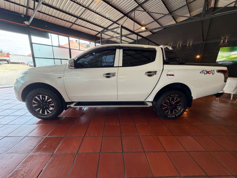 Mitsubishi L200 Sportero 4x4 2.5 Diesel mecánico 2017 - imagen secundaria 1