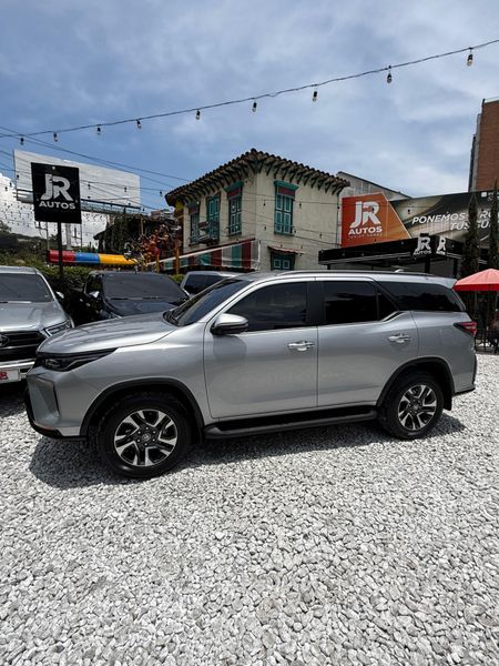 TOYOTA FORTUNER 2.8 SRV 4x4 2026 - imagen secundaria 2
