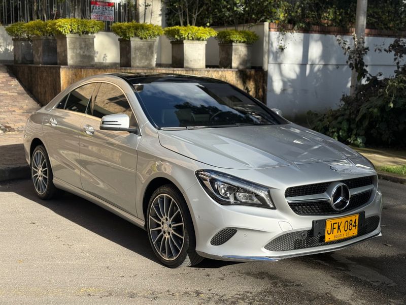 Mercedes Benz CLA 180 - imagen secundaria 2