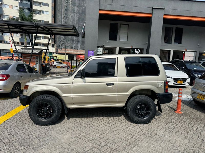 MITSUBISHI MONTERO HARD TOP 2001 - imagen secundaria 1