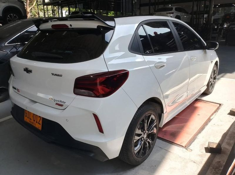 Chevrolet Onix RS 2021 - imagen secundaria 2