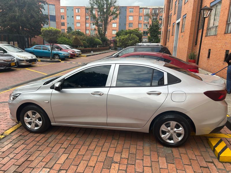 Chevrolet Onix 1.0T Lt - imagen secundaria 2