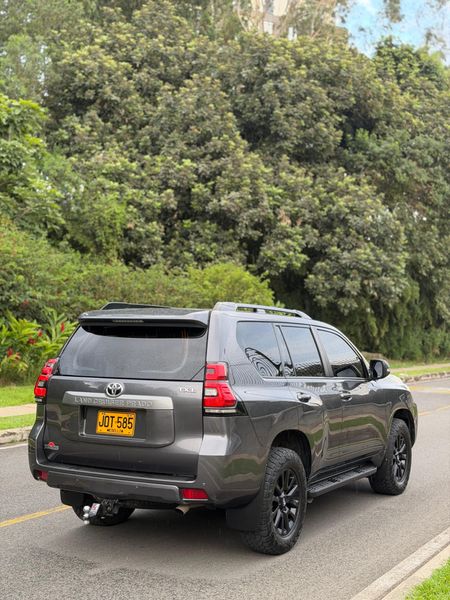 Toyota prado TXL BLINDAJE 2 PLUS - imagen secundaria 2