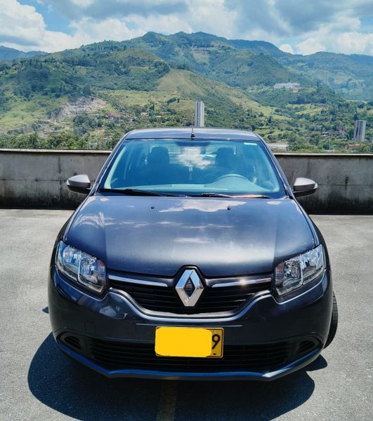 Renault Logan Expression 1.6 modelo 2018 Versión Night and Day en excelente estado - imagen secundaria 1