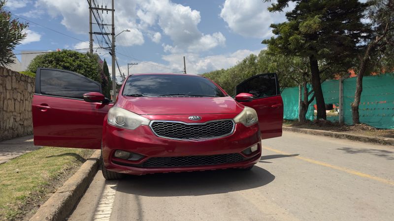 Kia cerato pro 2015 buen estado excelente precio - imagen secundaria 1
