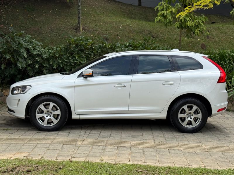 VOLVO XC-60 T5 AWD - imagen secundaria 1