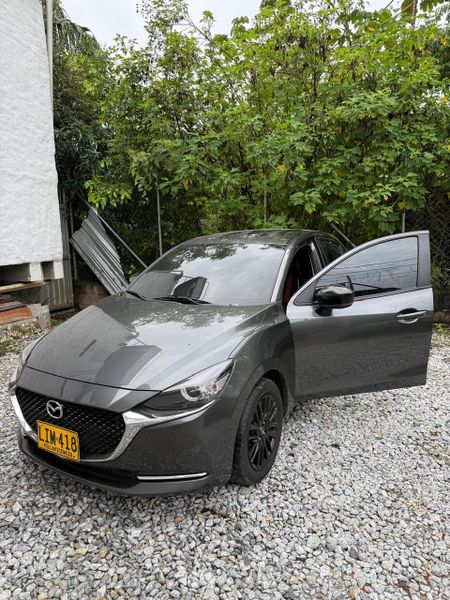 Mazda 2 Touring Carbono 2023 - imagen secundaria 2